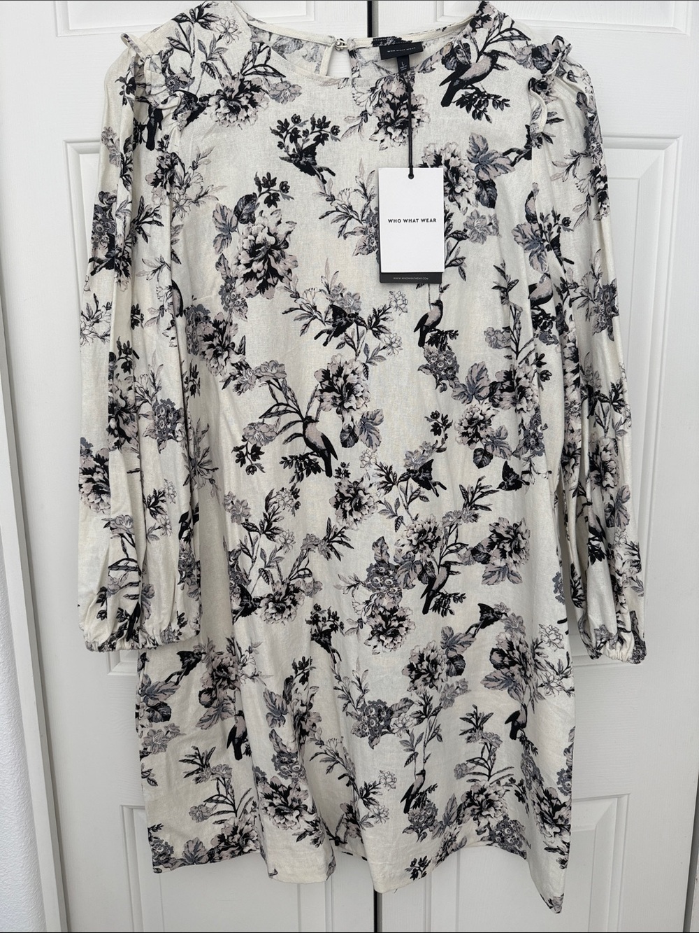 NWT Cream and Black Floral Long Sleeve Linen Shift Dress